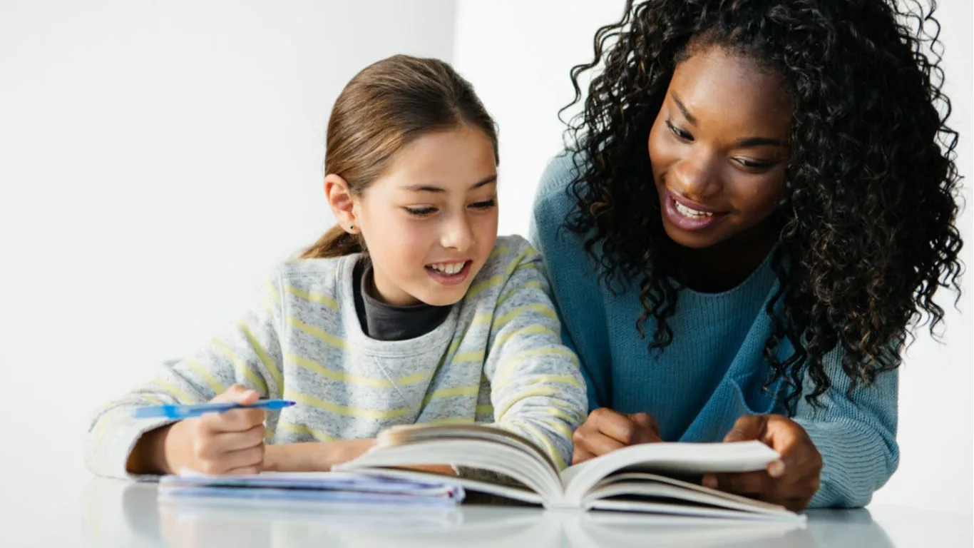 Exploring the Benefits of One-on-One Tutoring vs. Small Group Tutoring: Which is Right for Your Child?